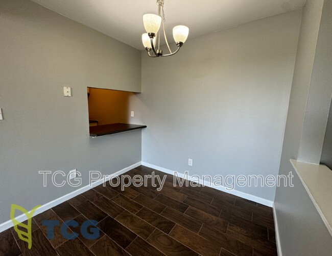 Building Photo - 606 E McKinley Rd