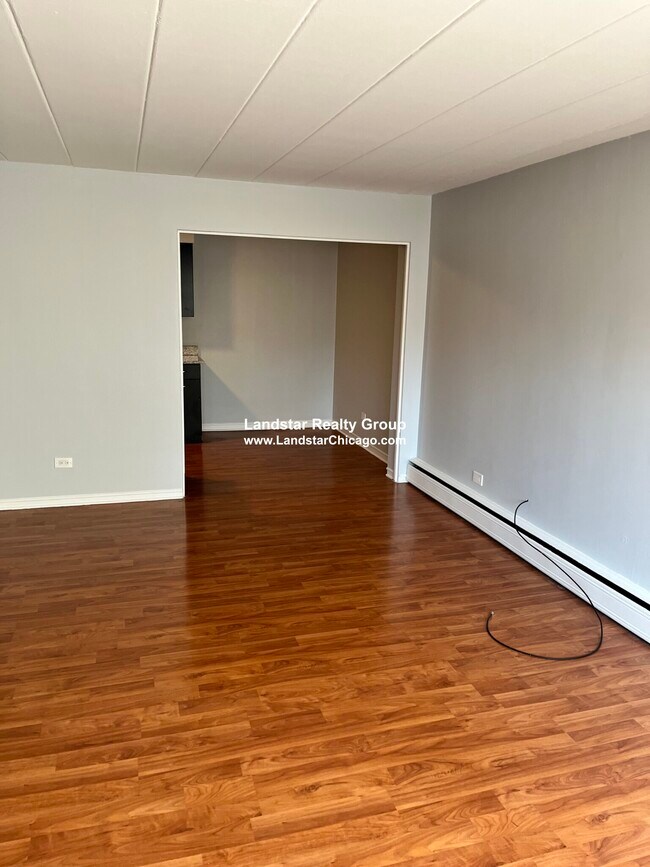 Building Photo - 6014 N Kenmore Ave