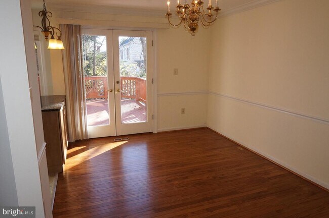 Building Photo - 332 Lynn Manor Dr