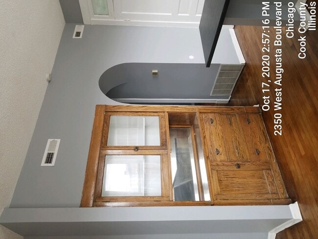 Foto del edificio - 2350 W Augusta Blvd