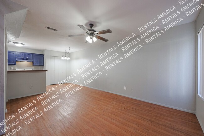 Building Photo - Nice 2 bedroom!