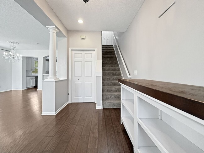 Foto del edificio - 8449 Forestview Ln N