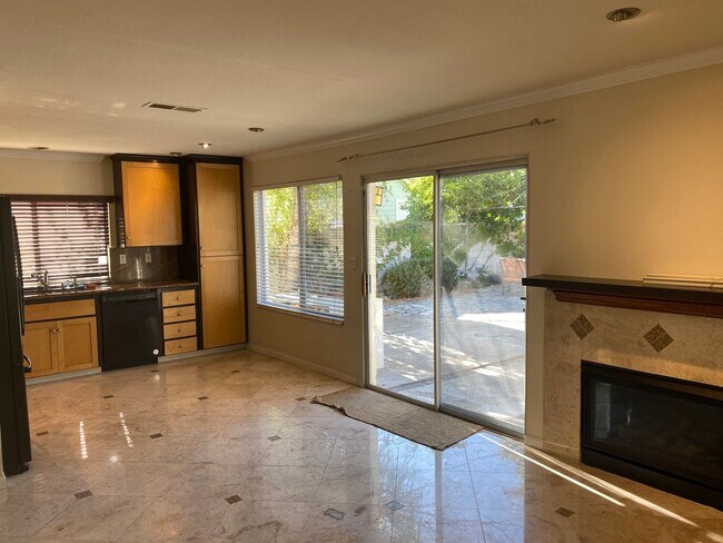 Building Photo - Spacious Antioch 3 bedroom, 2.5 bathroom end unit duet situated at the end of quiet cul de sac! W...