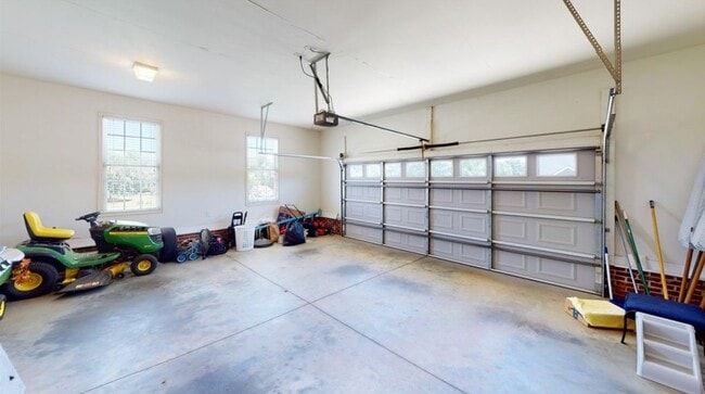 Foto del edificio - 132 Whispering Hill Ln