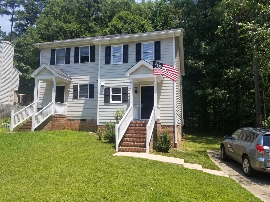 Foto principal - 2 bedroom Townhome in North Raleigh