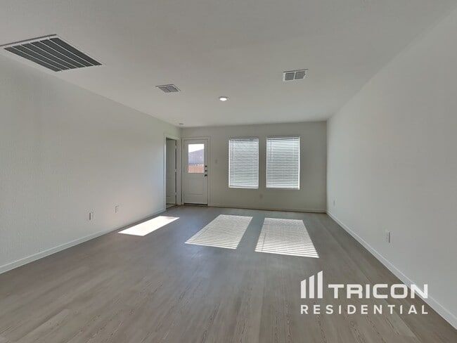 Foto del edificio - 823 Ponderosa Ln