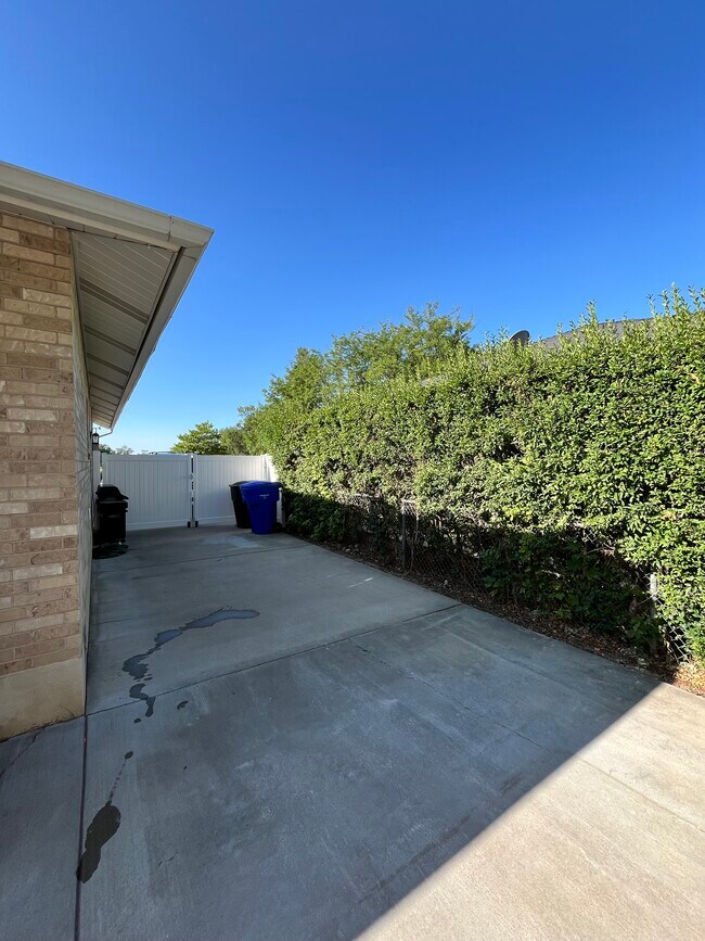 Building Photo - 1254 Shepard Ln