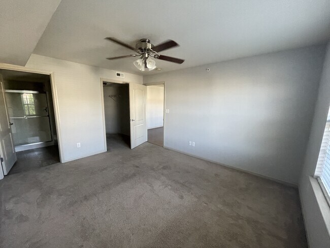 Foto del edificio - 8122 Welsh Dr