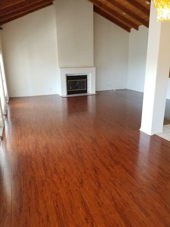 Building Photo - 3520 Ocean View Ave
