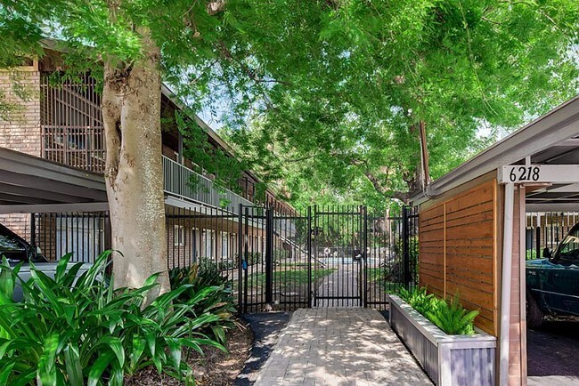 Foto del edificio - 6218 Gehring St
