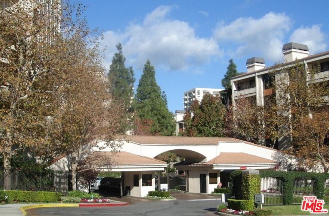 Primary Photo - 2102 Century Park Ln