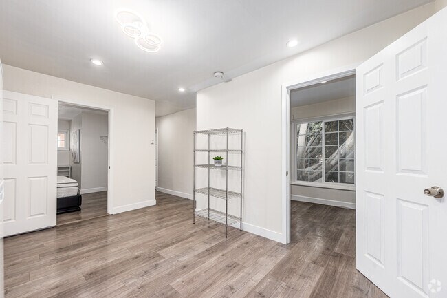 3 habitaciones, 1 baño - 700 pies cuadrados - Comedor - 859 N McCadden Pl
