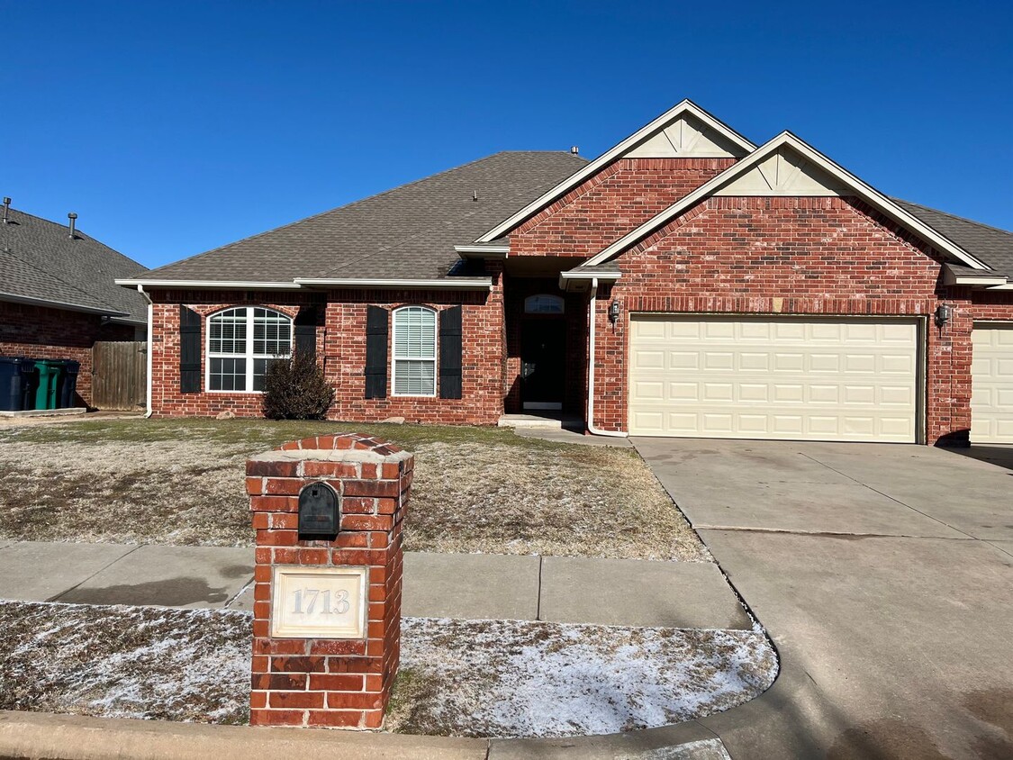 Foto principal - Gorgeous 4 Bed 2 Bath In Edmond