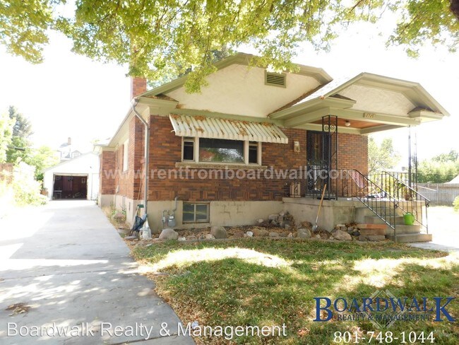 Building Photo - 2725 Lake St