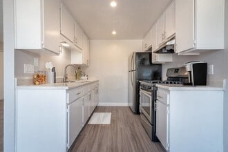 Building Photo - Ascot Park Apartments
