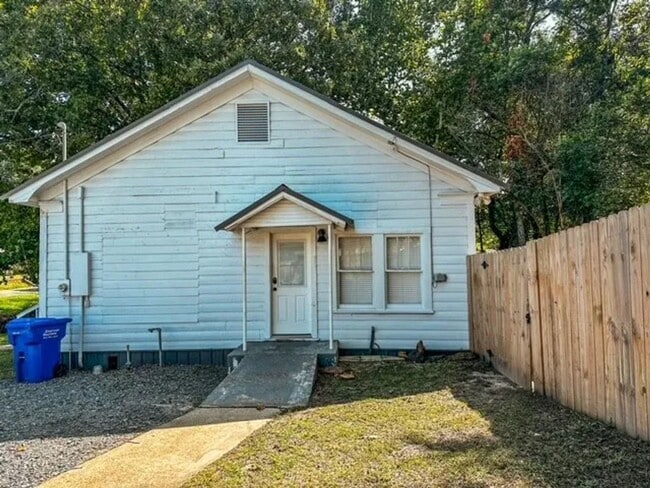 Building Photo - 302 E Houston St
