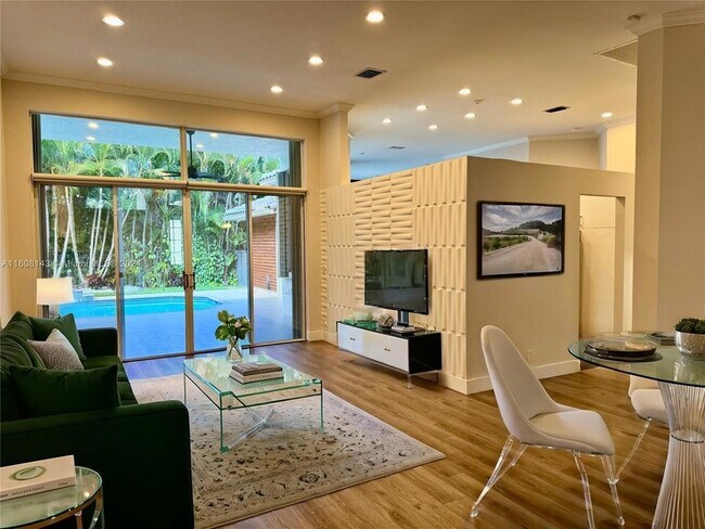 Building Photo - 2774 Oakbrook Dr