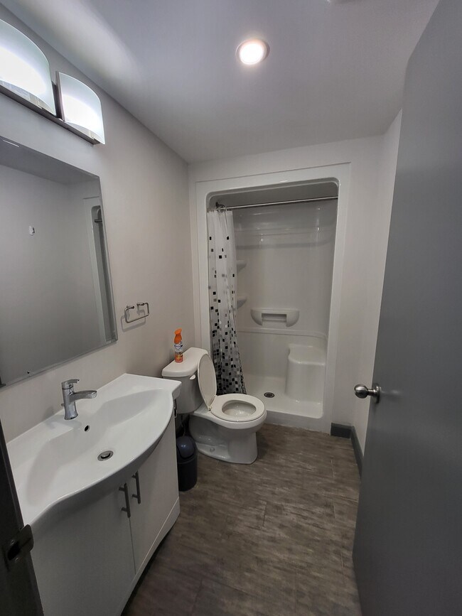 Building Photo - 258B-258B Sunview St