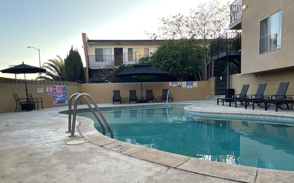 Foto principal - 4075 Oakwood Ave