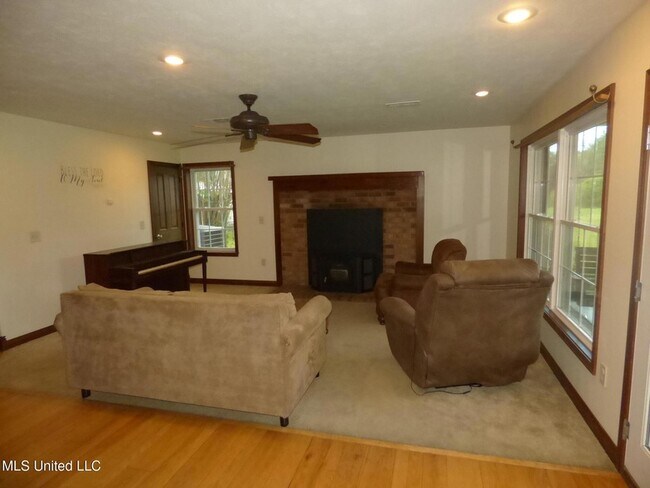 Foto del edificio - 77 Z C Rushing Rd