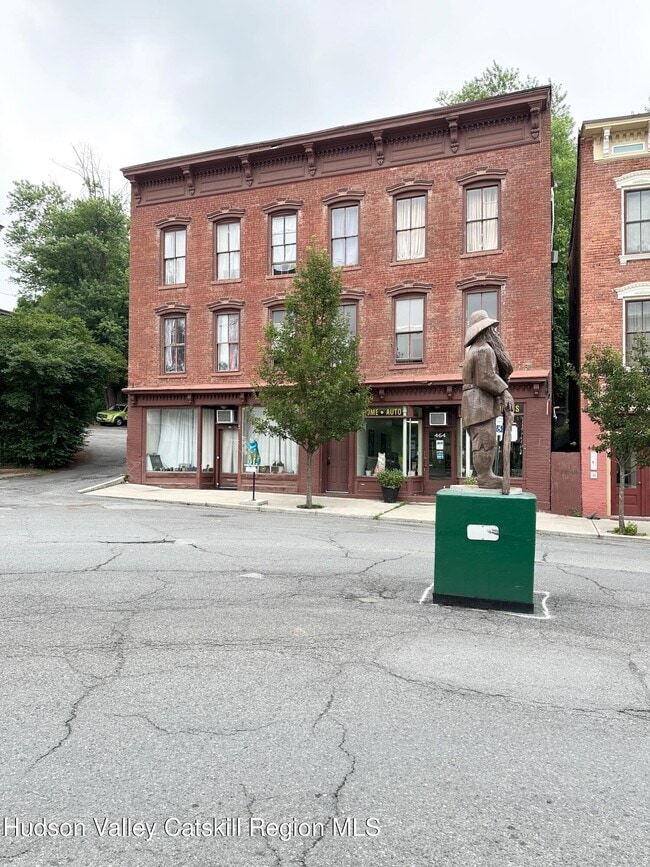 Building Photo - 466 Main St