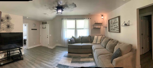 Foto del edificio - 813 Whites Ln
