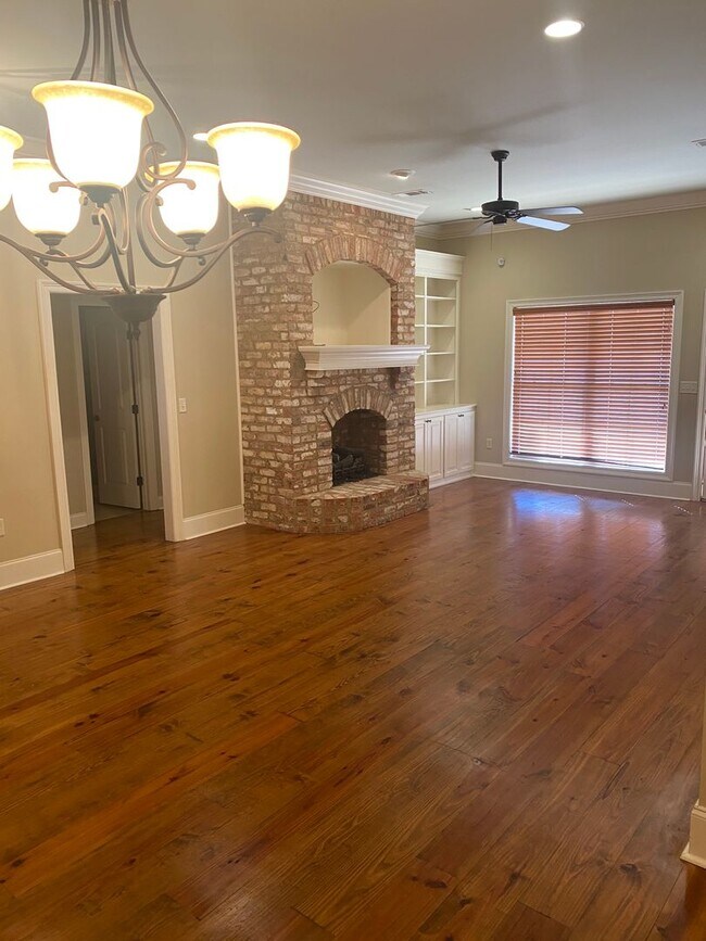 Building Photo - ****JUST REDUCED****Be ready to be wowed!