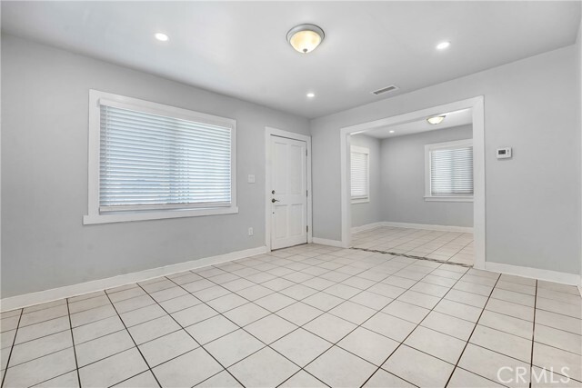 Building Photo - 660 S La Verne Ave