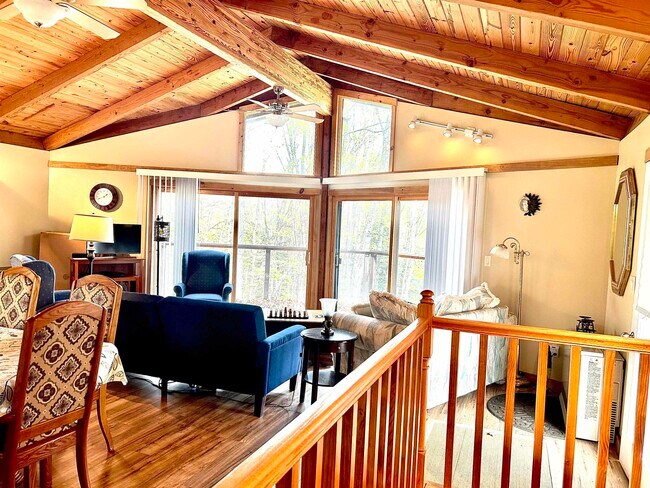 Building Photo - 44 Troon Dr
