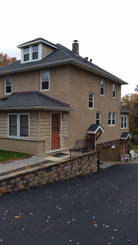 front and side - 2097 Saw Mill River Rd