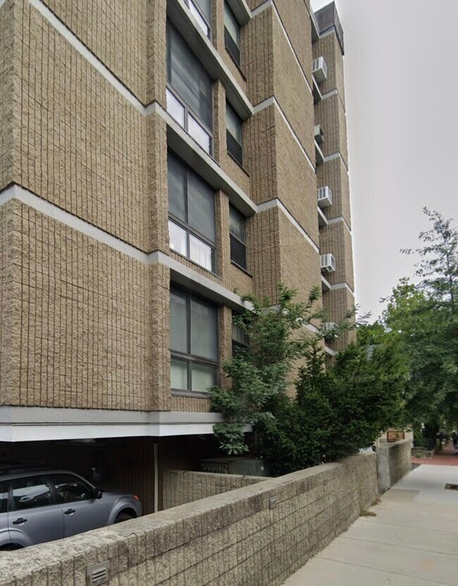 Foto del edificio - 4 Trowbridge Pl