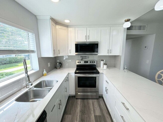 Foto del edificio - 161 Monaco Way