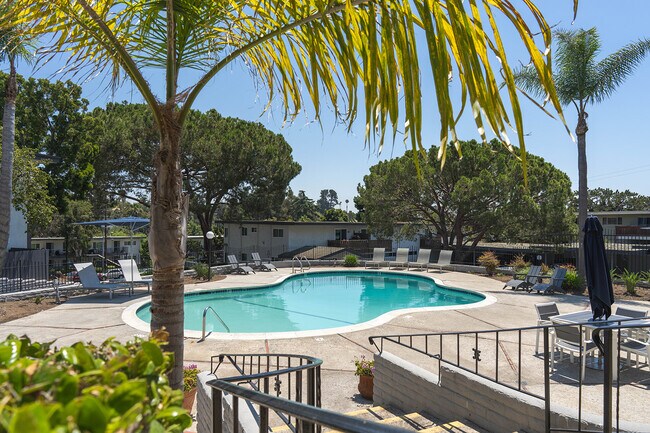 Foto del edificio - 1155 Meadow Lake Dr