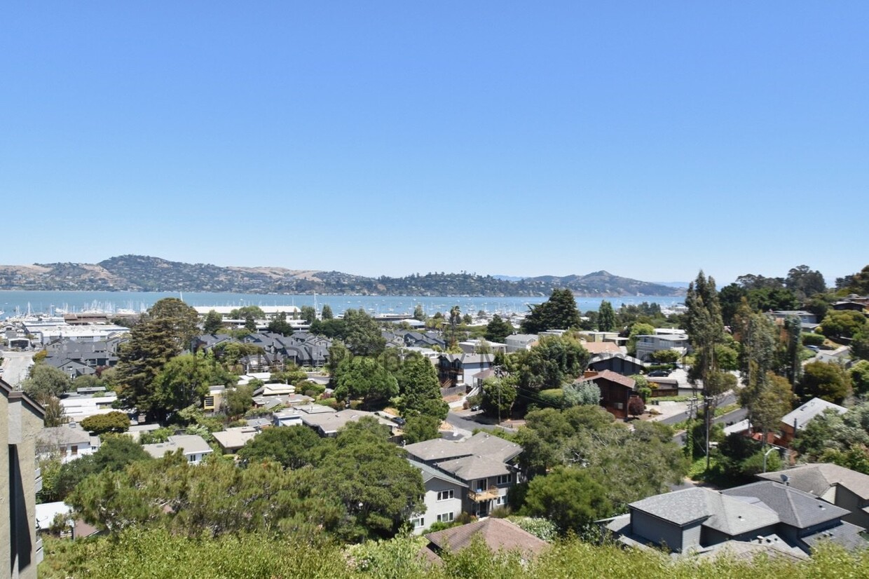 Foto principal - Sausalito Condo with Water Views & Private...