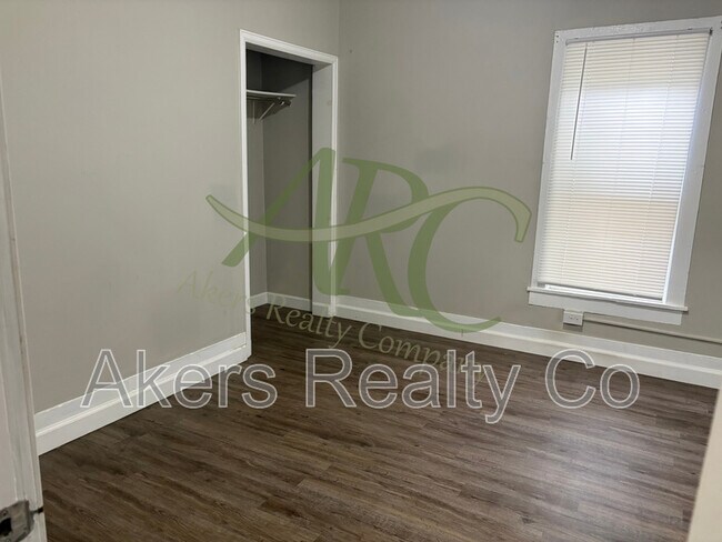 Foto del edificio - 1610 W 18th St