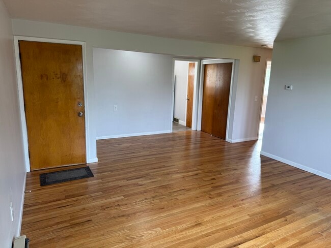 Building Photo - 704 4th St