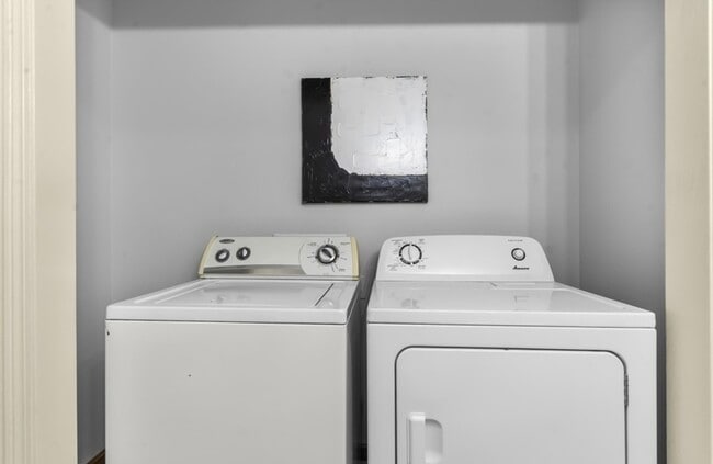 Building Photo - 2352 Catskill Ct