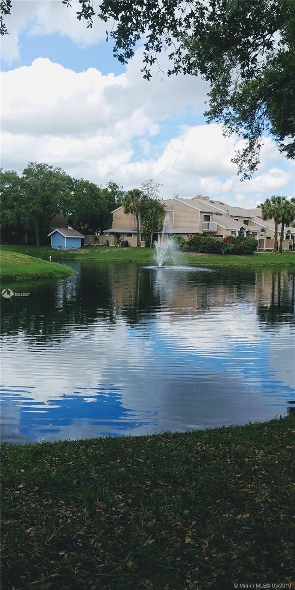Building Photo - 7153 Sportsman Dr