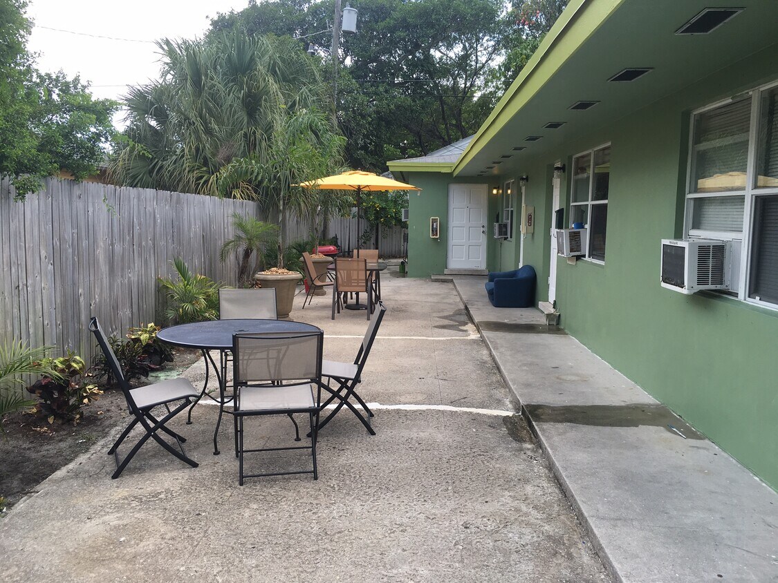 Patio - 350 Nottingham Blvd