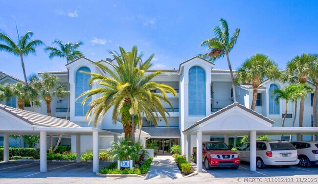 Foto del edificio - 133 Bay Colony Dr N