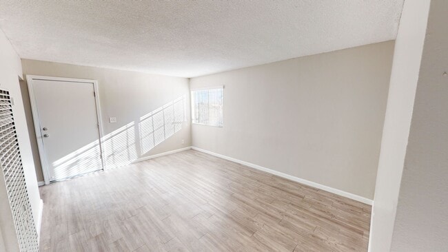 Foto del interior - 2 BED & 1 BATH UNIT AVAILABLE - LOS ANGELES!