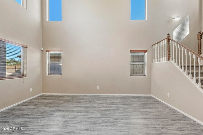 Foto del edificio - 1090 E Taylor Trail