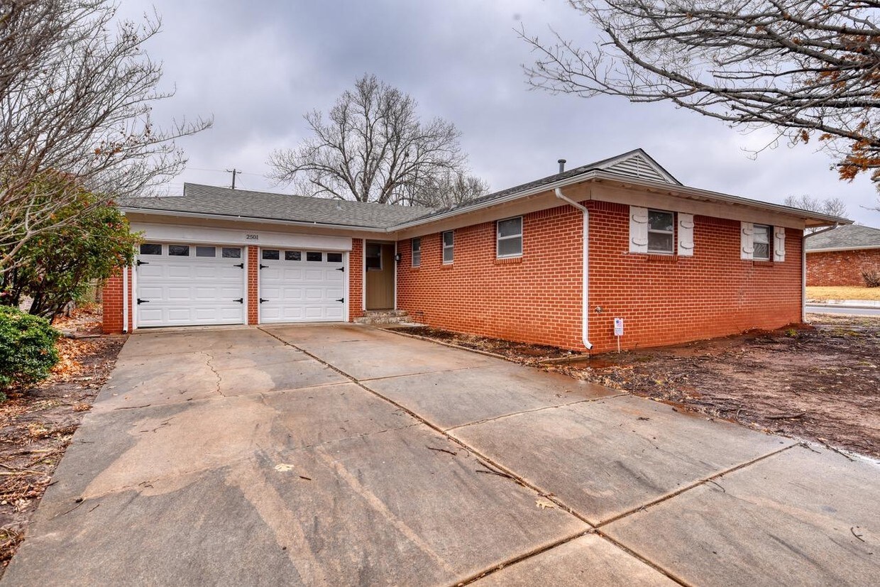 Primary Photo - 2501 NW 45th St