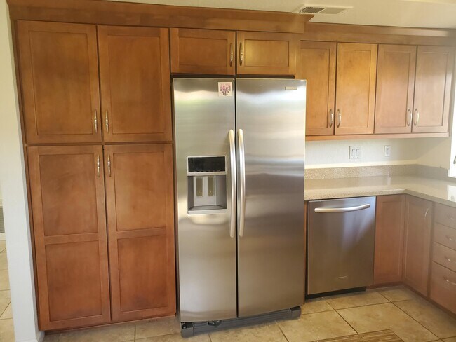 Building Photo - 41655 Navarre Ct