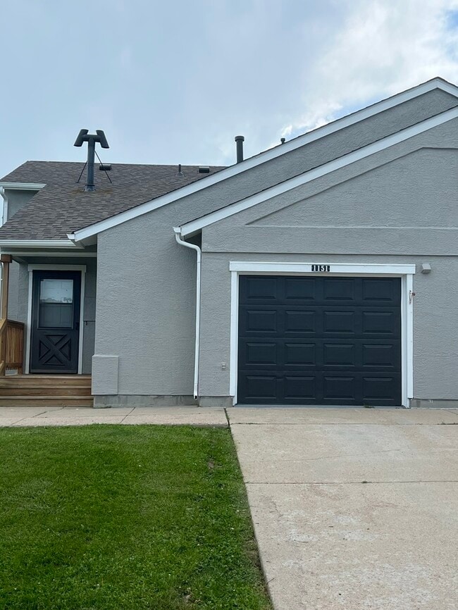 Building Photo - 1151 Dakota Dr