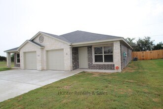 Building Photo - 4200 Ivory Ln