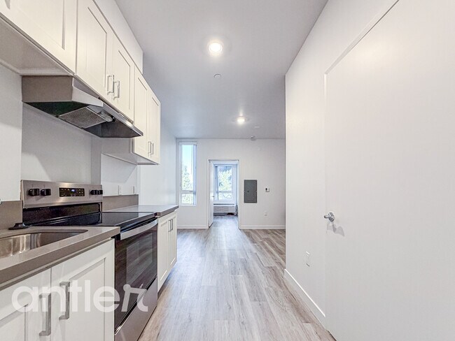 Building Photo - 4007 W Martin Luther King Jr Blvd