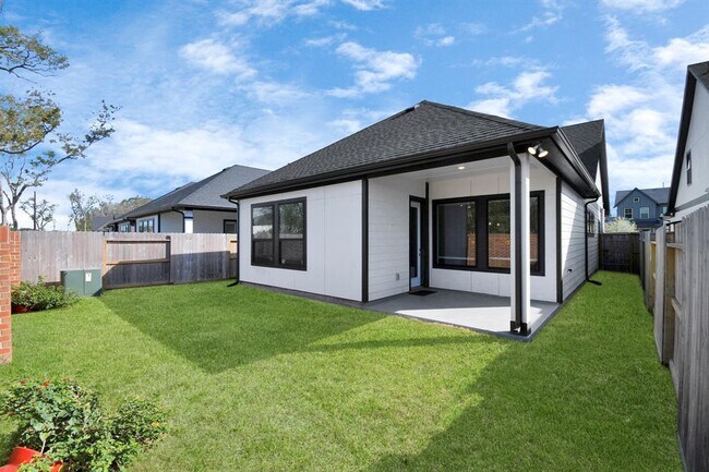 Building Photo - 1535 Park Path Dr