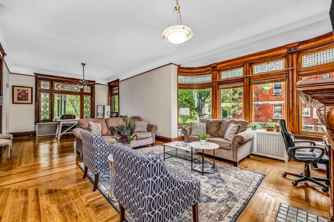 Foto del edificio - 217 Loraine Ave