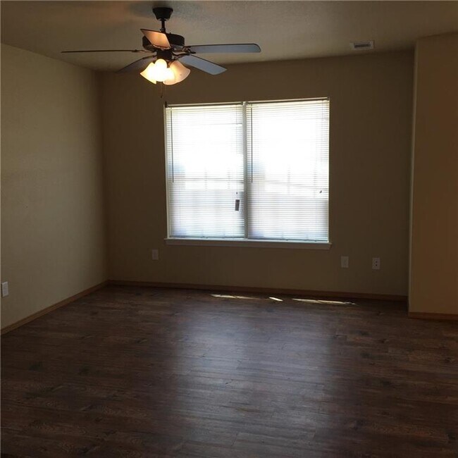 Building Photo - 238 S Slopeside Dr